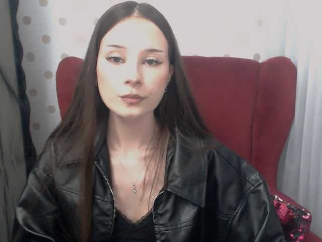 EmilyHoney live cam on BongaCams