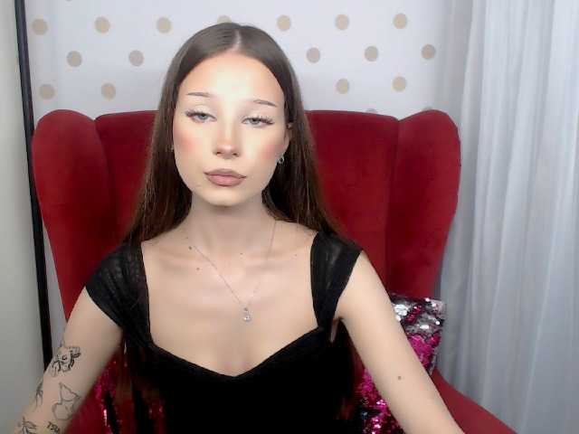 EmilyHoney live cam on BongaCams