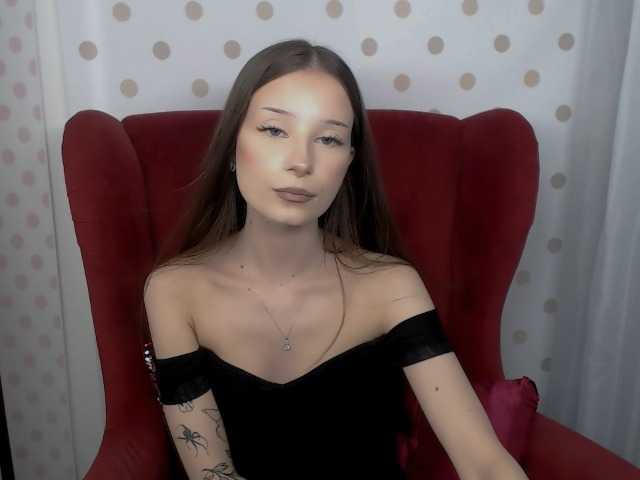 EmilyHoney live cam on BongaCams