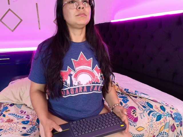 ChannelCristal live cam on BongaCams