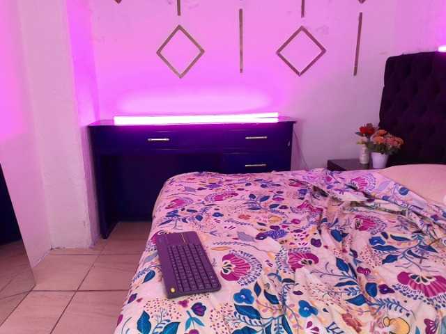 ChannelCristal live cam on BongaCams
