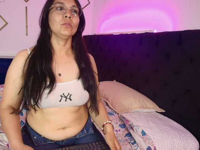 ChannelCristal live cam on BongaCams