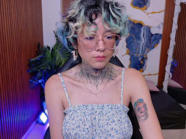 Lyra-tay live cam on BongaCams