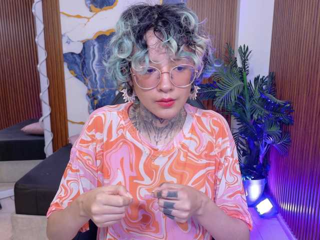 Lyra-tay live cam on BongaCams