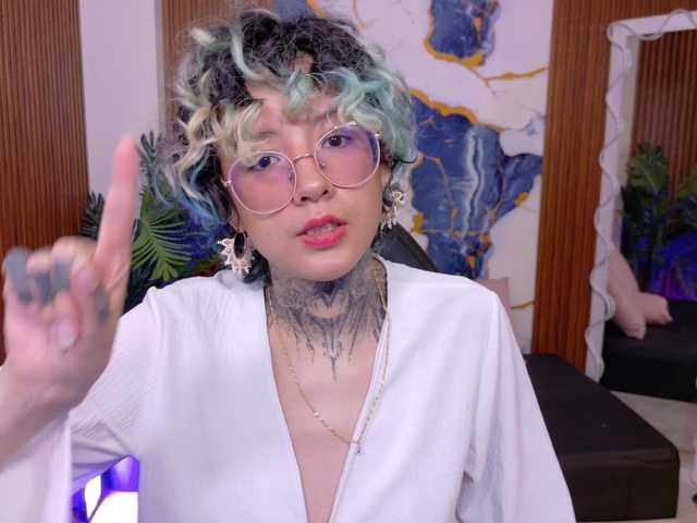 Lyra-tay live cam on BongaCams