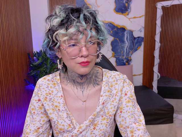 Lyra-tay live cam on BongaCams