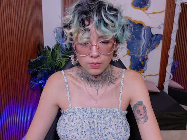 Lyra-tay live cam on BongaCams