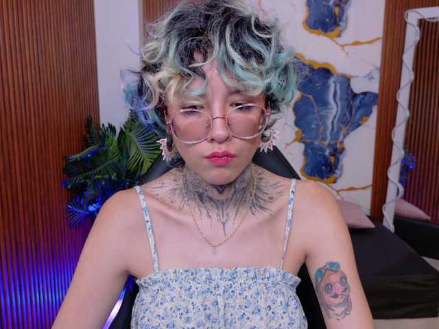 Lyra-tay live cam on BongaCams