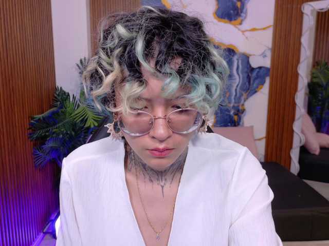 Lyra-tay live cam on BongaCams