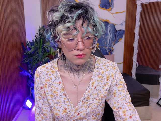 Lyra-tay live cam on BongaCams