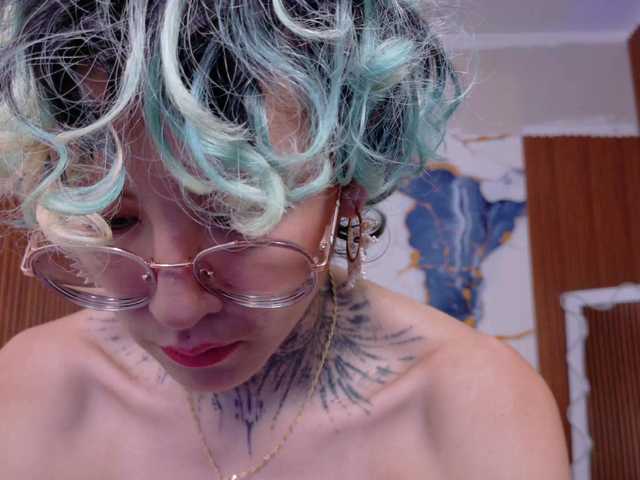 Lyra-tay live cam on BongaCams