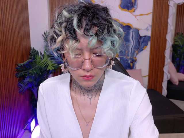 Lyra-tay live cam on BongaCams