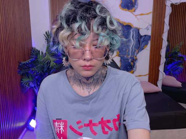 Lyra-tay live cam on BongaCams