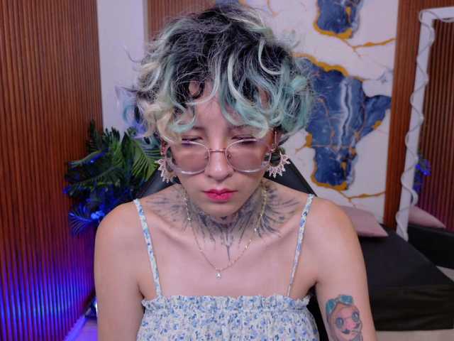 Lyra-tay live cam on BongaCams