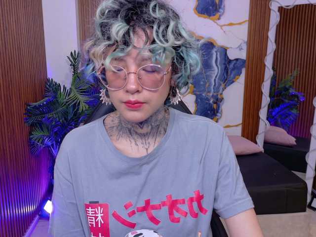 Lyra-tay live cam on BongaCams