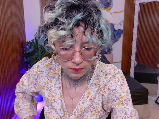 Lyra-tay live cam on BongaCams