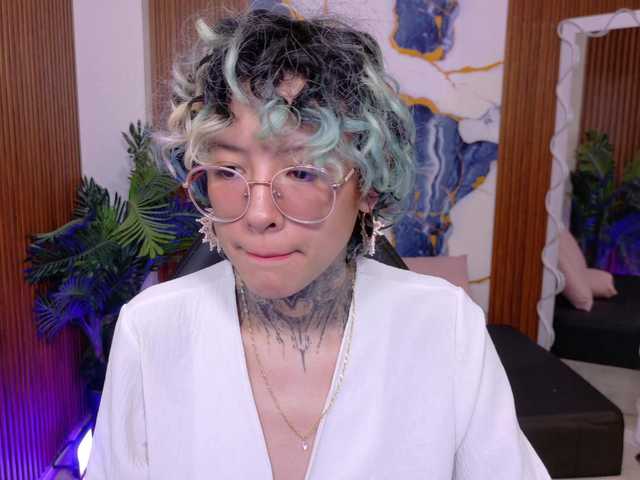 Lyra-tay live cam on BongaCams