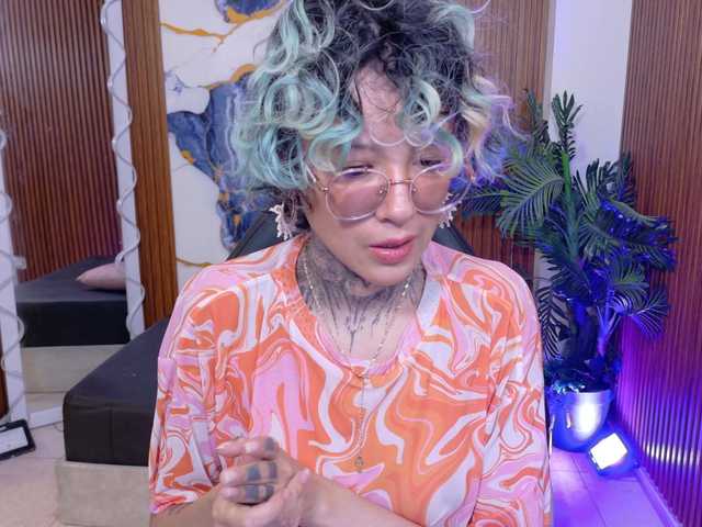 Lyra-tay live cam on BongaCams