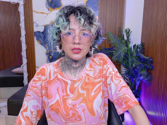 Lyra-tay live cam on BongaCams