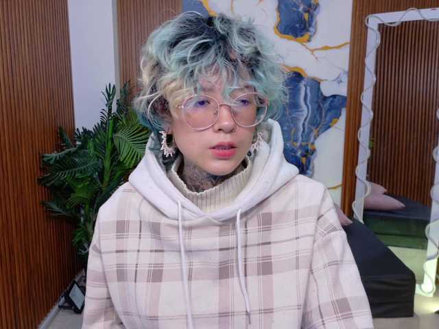 Lyra-tay live cam on BongaCams