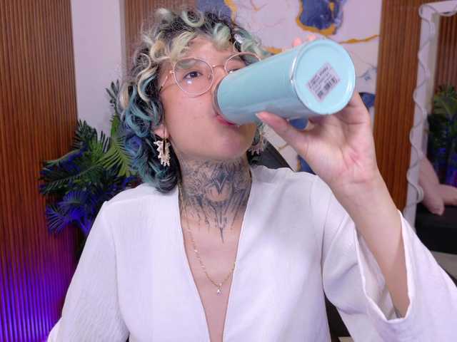 Lyra-tay live cam on BongaCams