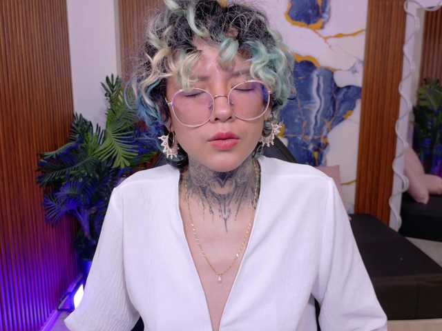 Lyra-tay live cam on BongaCams