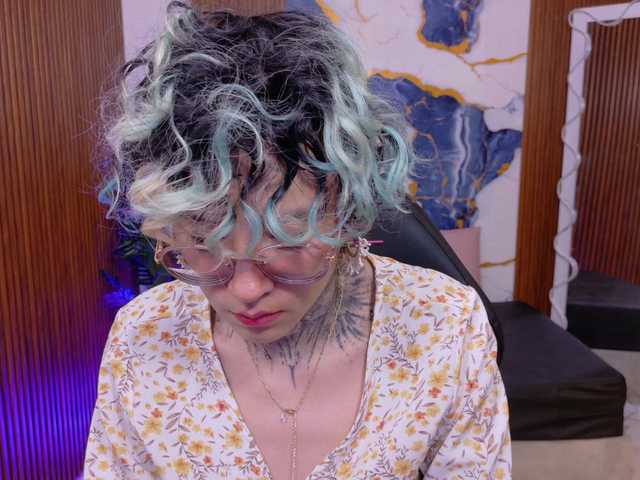Lyra-tay live cam on BongaCams