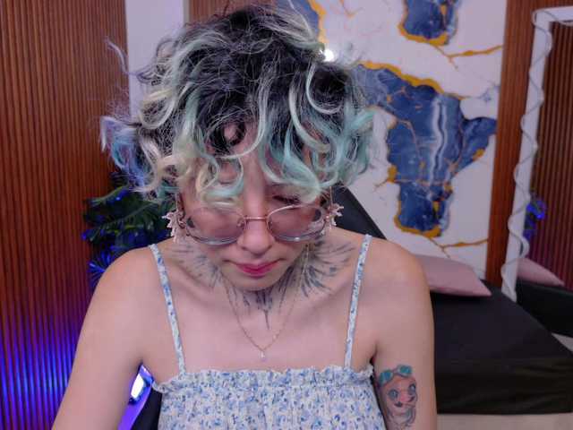 Lyra-tay live cam on BongaCams
