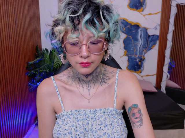 Lyra-tay live cam on BongaCams