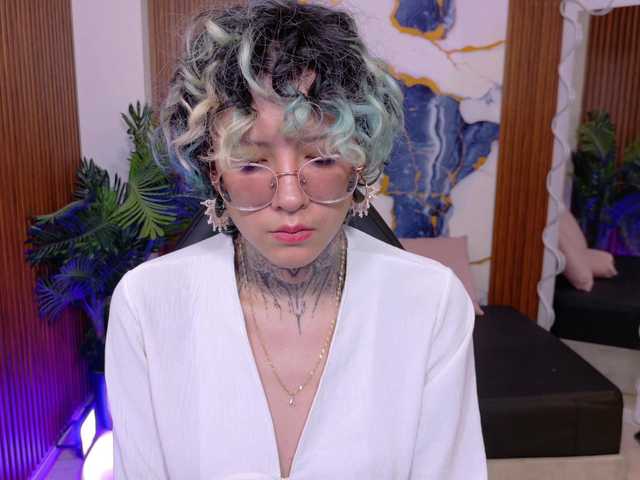 Lyra-tay live cam on BongaCams