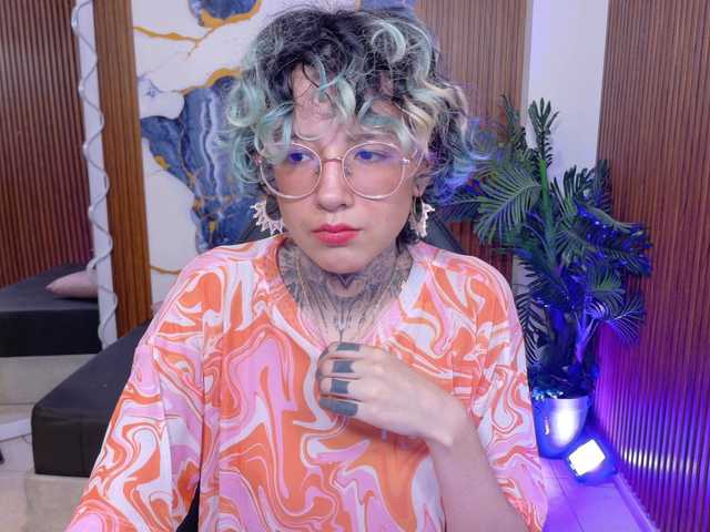 Lyra-tay live cam on BongaCams