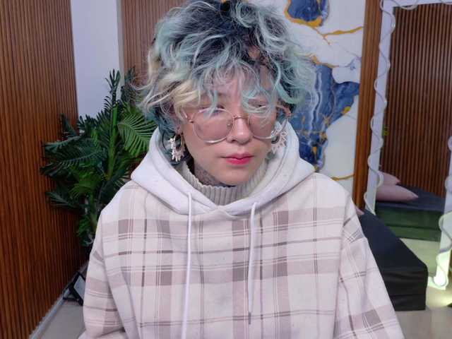 Lyra-tay live cam on BongaCams