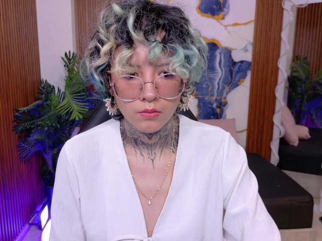 Lyra-tay live cam on BongaCams