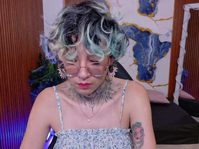Lyra-tay live cam on BongaCams
