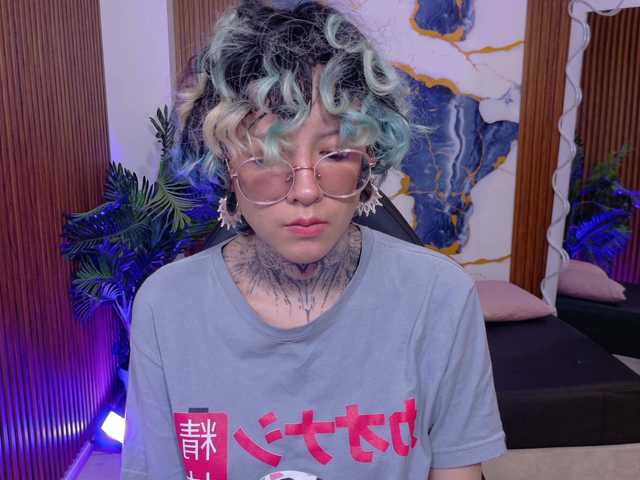 Lyra-tay live cam on BongaCams