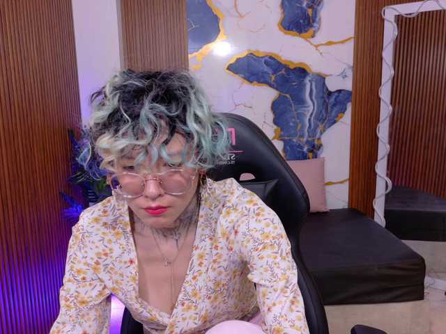 Lyra-tay live cam on BongaCams