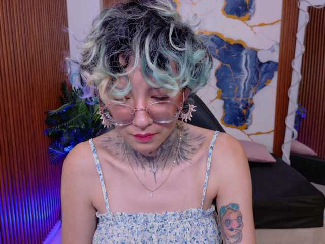 Lyra-tay live cam on BongaCams