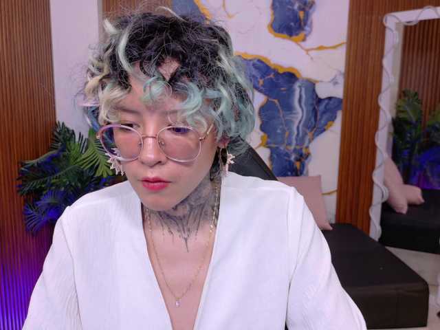 Lyra-tay live cam on BongaCams