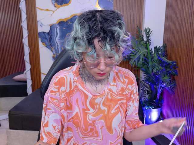 Lyra-tay live cam on BongaCams