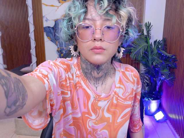 Lyra-tay live cam on BongaCams