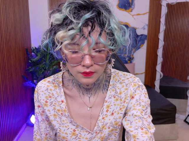 Lyra-tay live cam on BongaCams
