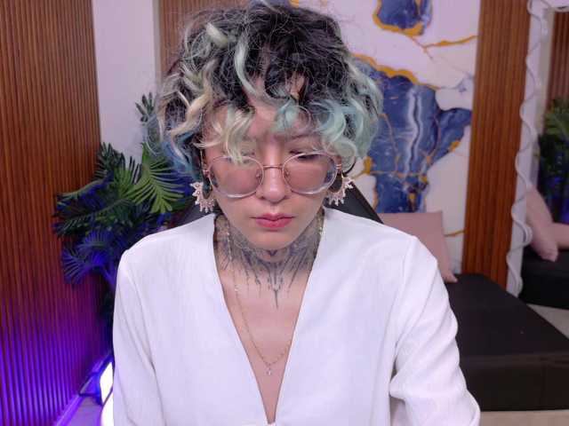 Lyra-tay live cam on BongaCams