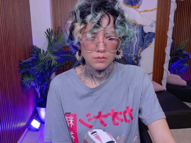 Lyra-tay live cam on BongaCams