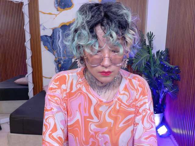 Lyra-tay live cam on BongaCams