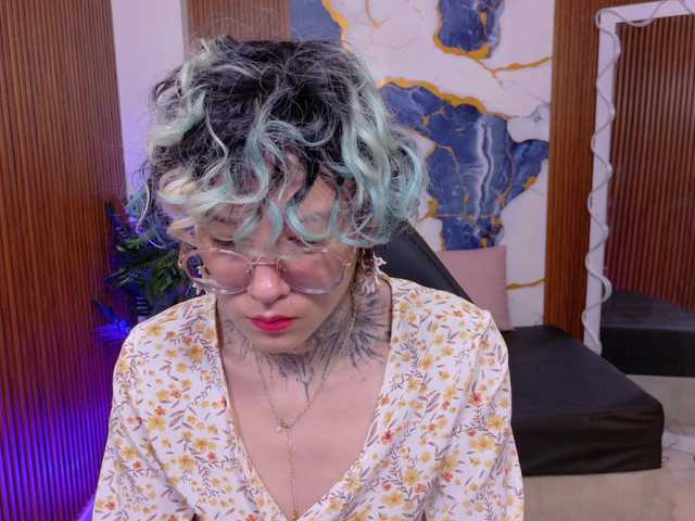 Lyra-tay live cam on BongaCams