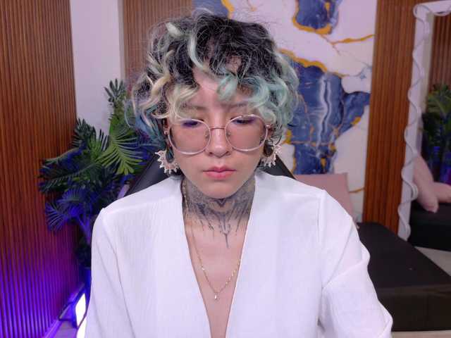 Lyra-tay live cam on BongaCams