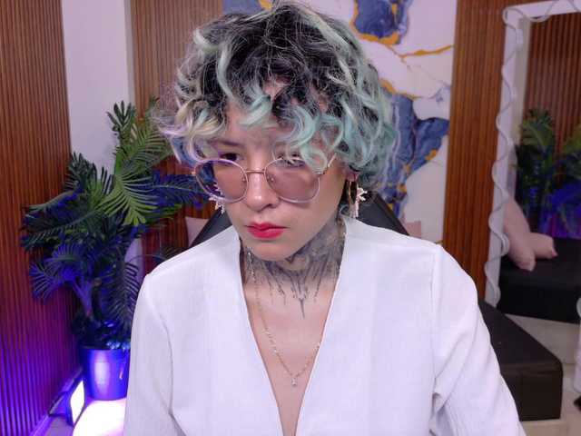 Lyra-tay live cam on BongaCams