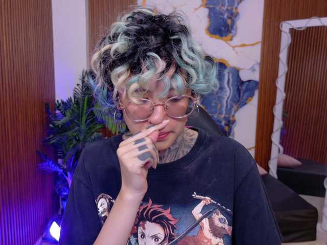 Lyra-tay live cam on BongaCams