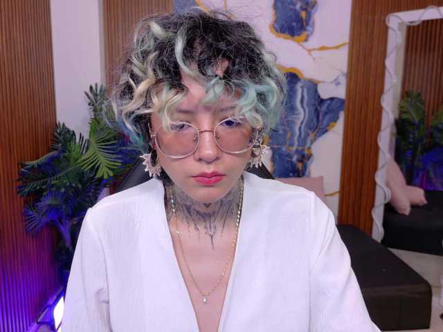 Lyra-tay live cam on BongaCams
