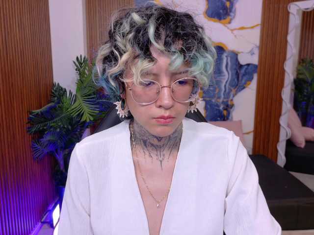 Lyra-tay live cam on BongaCams